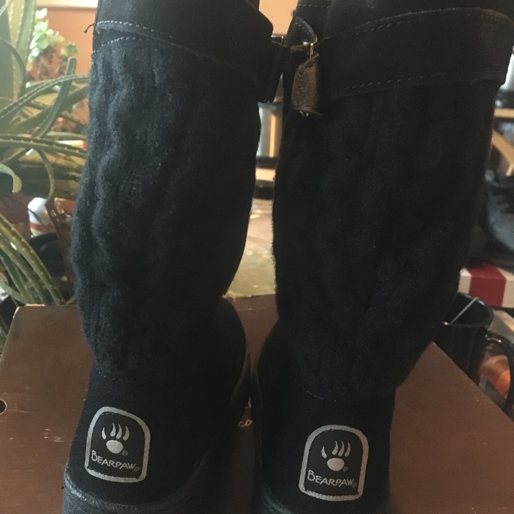 NWT Black Suede & Sheepskin Cable Knit Buckle Bear Paw Candice Boots - Picture 11 of 13